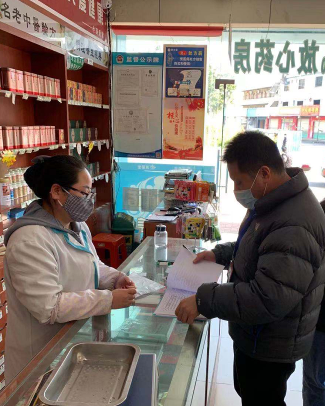 （20200129）虎門醫(yī)保分局積極到鎮(zhèn)內(nèi)定點零售藥店開展實地檢查3.jpg