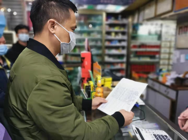 塘廈醫(yī)保分局開(kāi)展定點(diǎn)零售藥店肺炎疫情防控工作20200128（2）.jpg