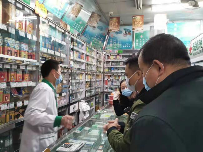 塘廈醫(yī)保分局開(kāi)展定點(diǎn)零售藥店肺炎疫情防控工作20200128（1）.jpg