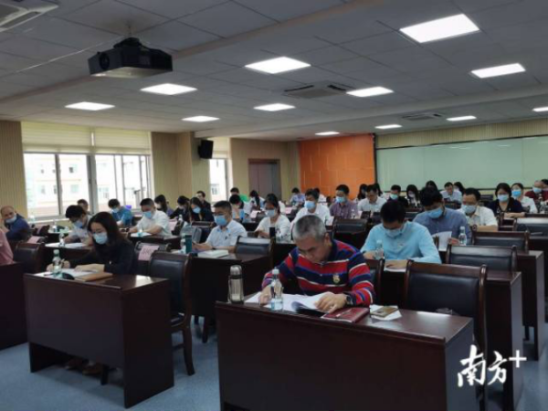 2020東莞市國資系統(tǒng)基層黨支部書記培訓(xùn)班開班1007.png