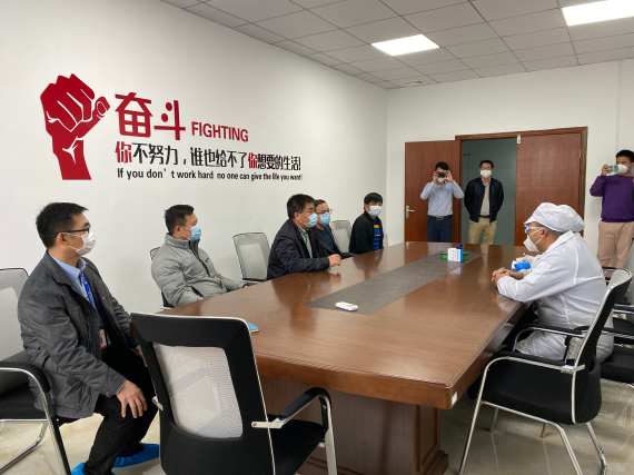 我分局駐村團(tuán)隊走訪企業(yè)了解疫情防控和復(fù)工復(fù)產(chǎn)情況.jpg