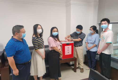 210625）市醫(yī)保局開展主題黨日暨“扶貧濟(jì)困慈善日”捐款活動（簡訊）_3