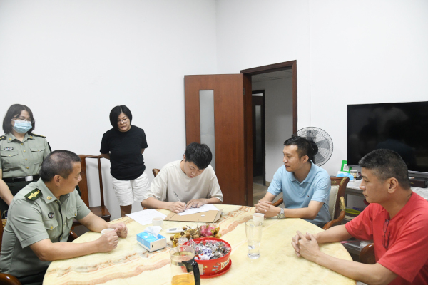 嚴把質(zhì)量關(guān)！清溪鎮(zhèn)全面開展征兵家訪工作.jpg