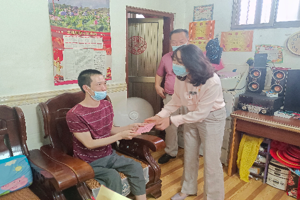 慰問返貧監(jiān)測戶.jpg