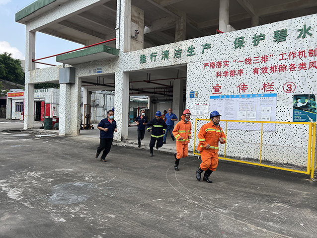 0614鳳崗開(kāi)展化工企業(yè)泄露應(yīng)急救援演練（圖4）.jpg