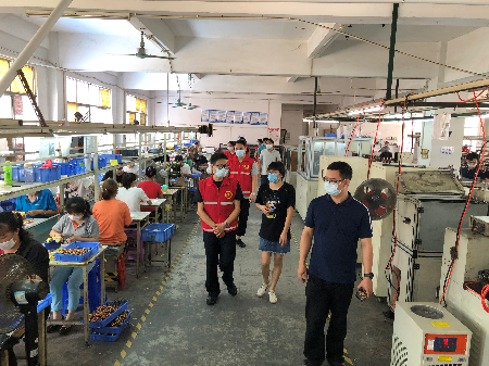 謝崗醫(yī)療保障分局黨支部開展“黨建引領,，推動常態(tài)化疫情防控”主題黨日活動 (1).jpg