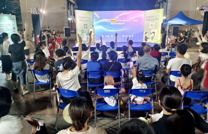 政策宣傳正當(dāng)“秋”,，虎門醫(yī)保分局“夜間講堂”走進龍眼社區(qū).docx_4
