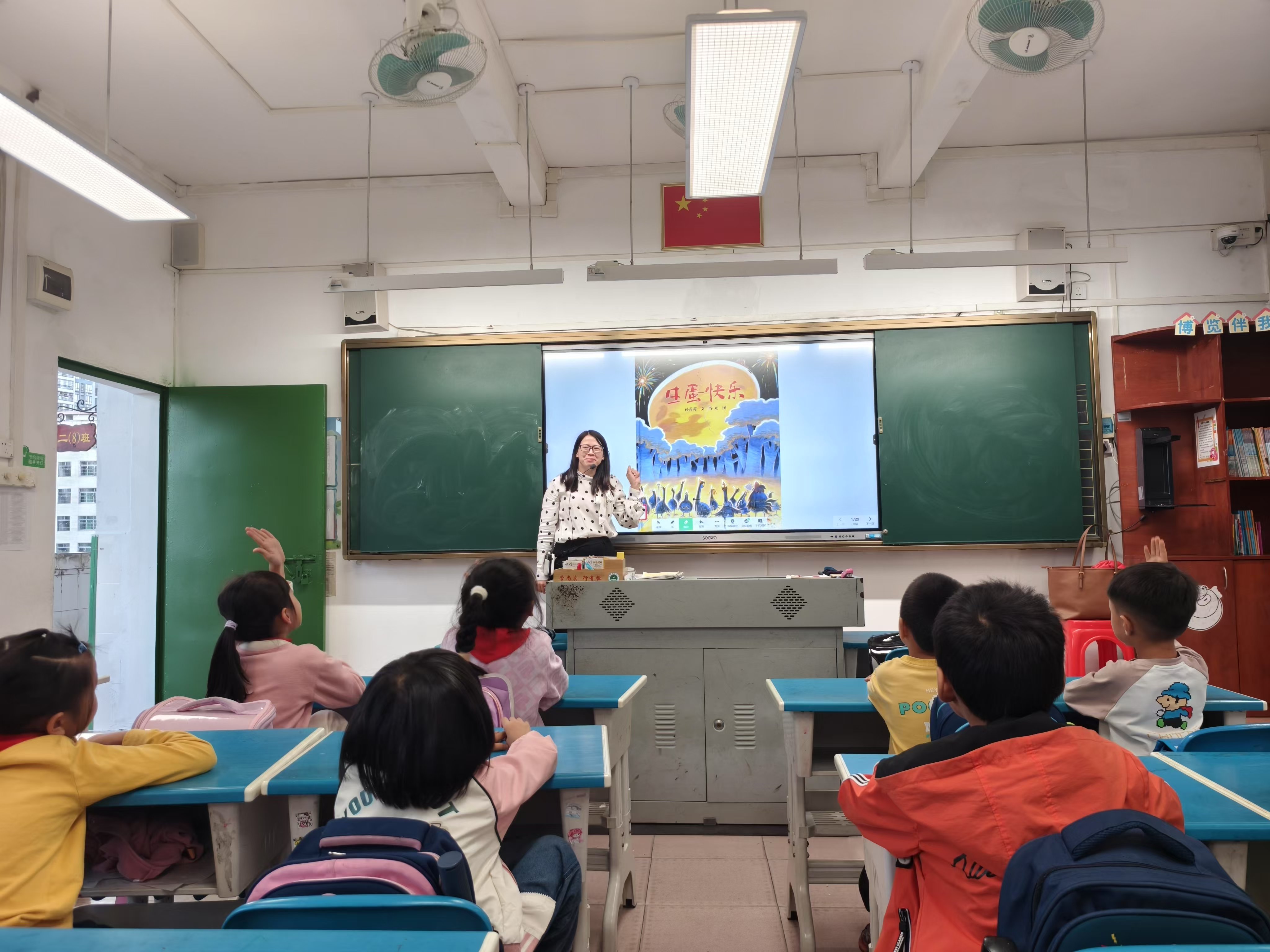 盧敏儀老師以閱讀引領語文學習,，開創(chuàng)了校本繪本班.jpg