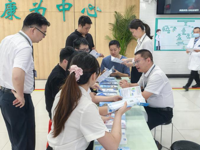 茶山醫(yī)保信息2025年第27期（茶山醫(yī)保分局開展醫(yī)保基金監(jiān)管集中宣傳月暨“醫(yī)保政策進基層”活動）市.docx_1